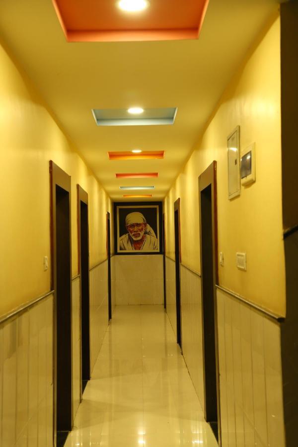 Sai Madhavi Palace Hotel Shirdi Buitenkant foto