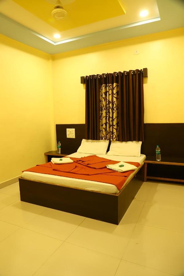 Sai Madhavi Palace Hotel Shirdi Buitenkant foto