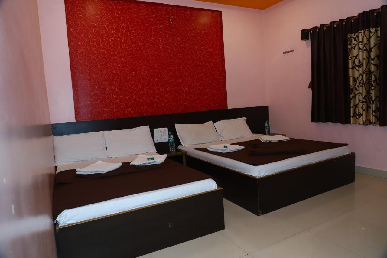 Sai Madhavi Palace Hotel Shirdi Buitenkant foto