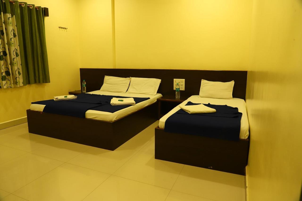 Sai Madhavi Palace Hotel Shirdi Buitenkant foto