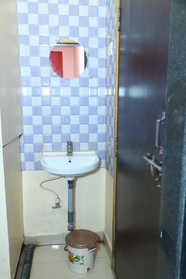 Sai Madhavi Palace Hotel Shirdi Buitenkant foto